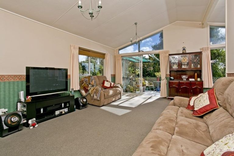 Photo of property in 37 Seon Place, Birkdale, Auckland, 0626