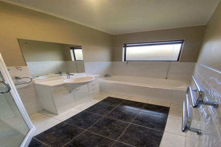 Photo of property in 21 Septimus Place, Henderson, Auckland, 0612