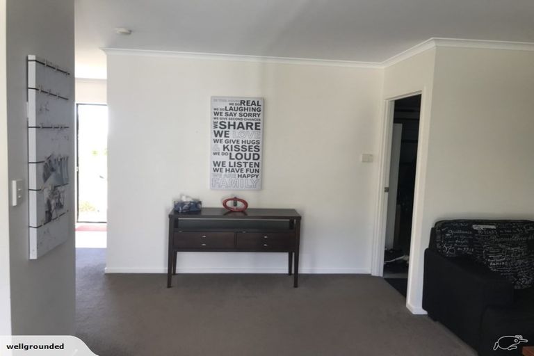 Photo of property in 60 Roberta Crescent, Orewa, 0931