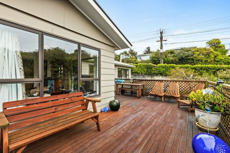 Photo of property in 60 Link Road, Newlands, Wellington, 6037