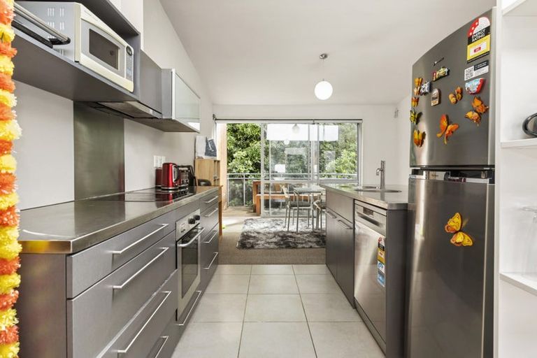 Photo of property in 9/2 Onslow Road, Khandallah, Wellington, 6035