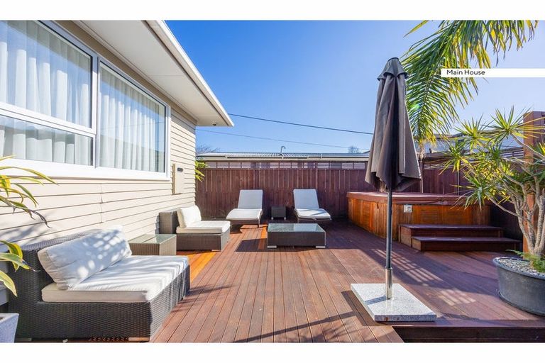 Photo of property in 5 Woodvale Road, Glen Eden, Auckland, 0602