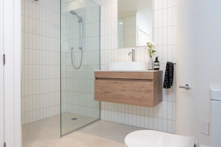 Photo of property in Hamilton Flats, 1/9 Hawker Street, Mount Victoria, Wellington, 6011