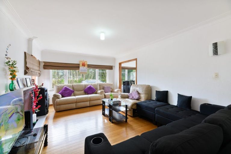 Photo of property in 142 Lincoln Road, Henderson, Auckland, 0610