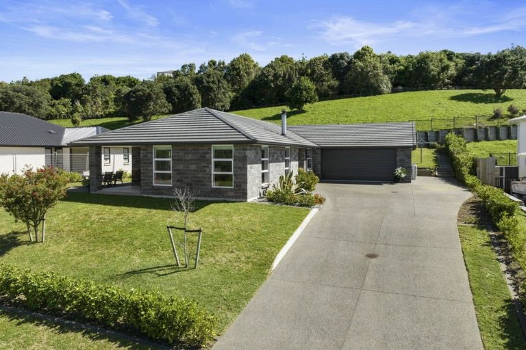 Photo of property in 43 Lakeside Terrace, Omokoroa, 3114