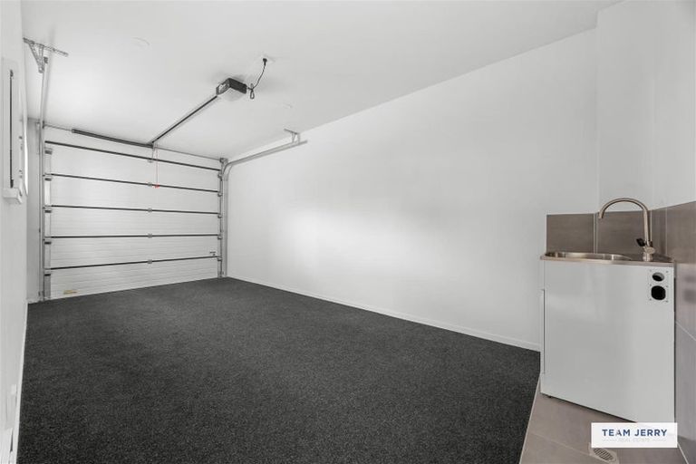 Photo of property in 63 Whare Kauri Road, Papakura, 2110