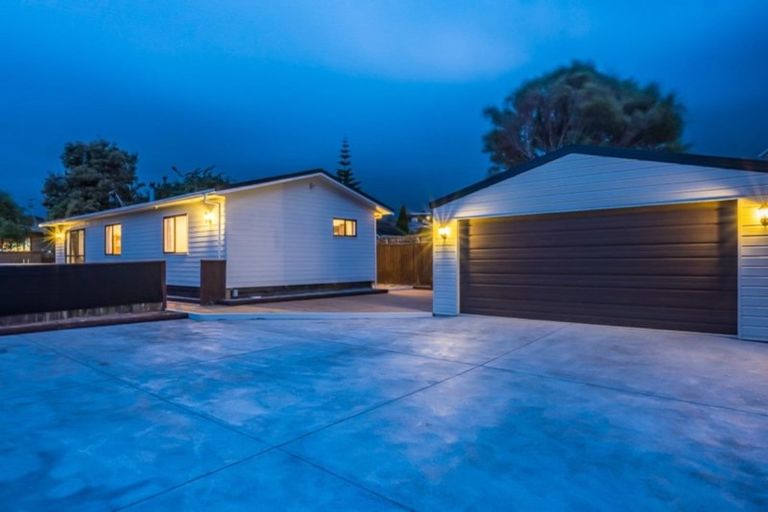 Photo of property in 92 Queens Road, Waikanae Beach, Waikanae, 5036