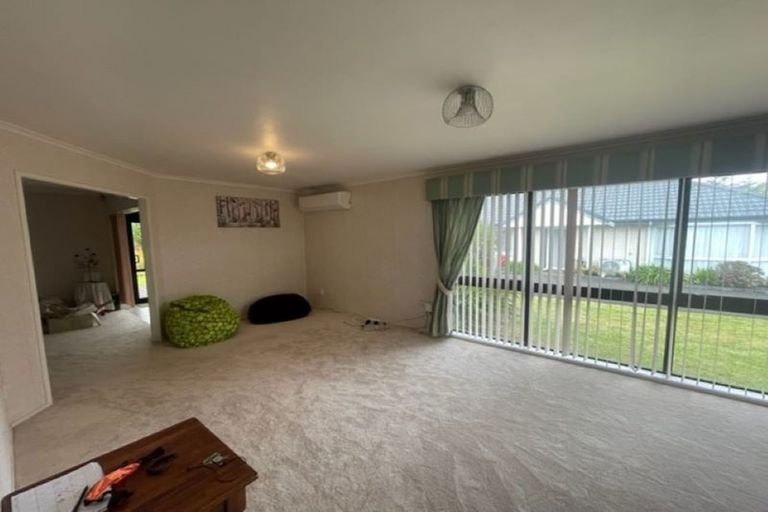 Photo of property in 6 Headcorn Place, Botany Downs, Auckland, 2010