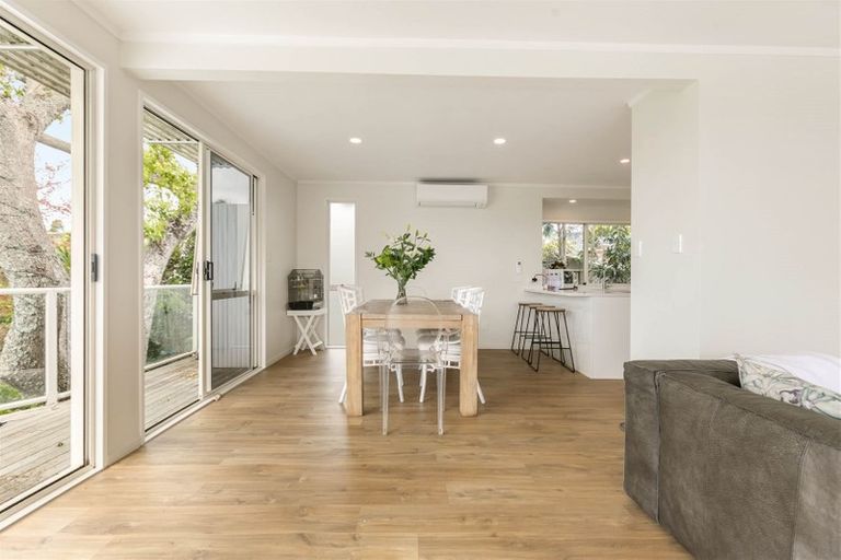 Photo of property in 27 Mcmillan Place, Mellons Bay, Auckland, 2014