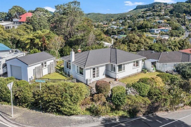 Photo of property in 41 Hampton Hill Road, Tawa, Wellington, 5028