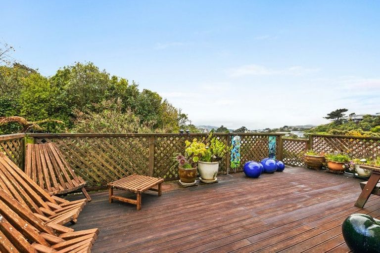 Photo of property in 60 Link Road, Newlands, Wellington, 6037