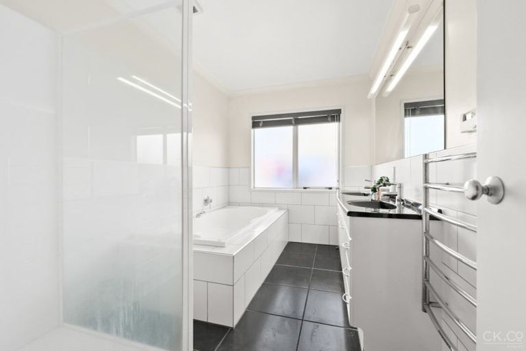 Photo of property in 41 Arahiwi Grove, Tirohanga, Lower Hutt, 5010