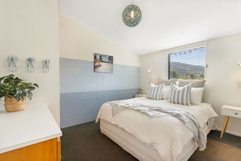 Photo of property in 1992 Queen Charlotte Drive, Momorangi Bay, Picton, 7281