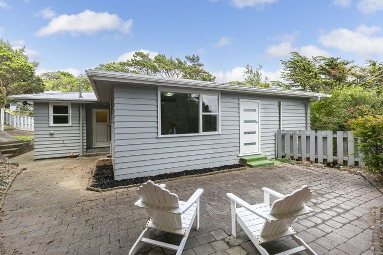 Photo of property in 13 Lomond Street, Newlands, Wellington, 6037