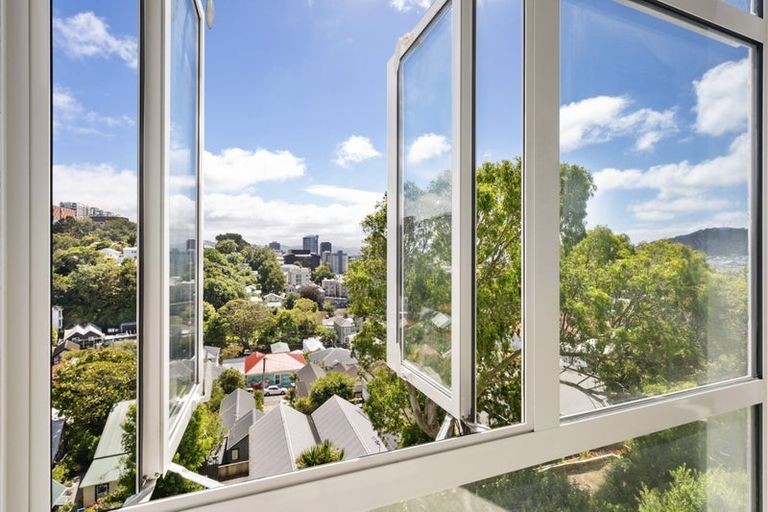 Photo of property in Fairmont Flats, 3d/20 Maarama Crescent, Aro Valley, Wellington, 6021