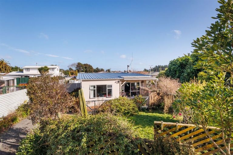 Photo of property in 20 Nuku Street, Tangimoana, 4822