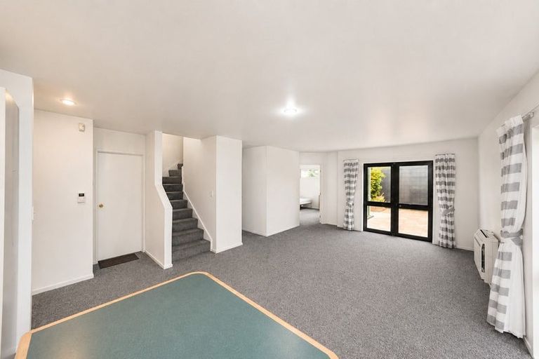 Photo of property in 32 Stewart Crescent, Hokowhitu, Palmerston North, 4410