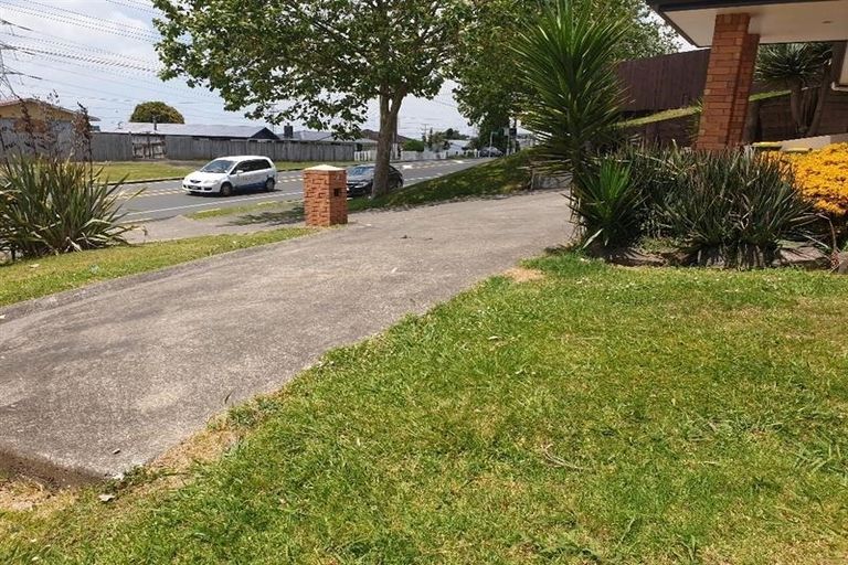 Photo of property in 237 Triangle Road, Massey, Auckland, 0614