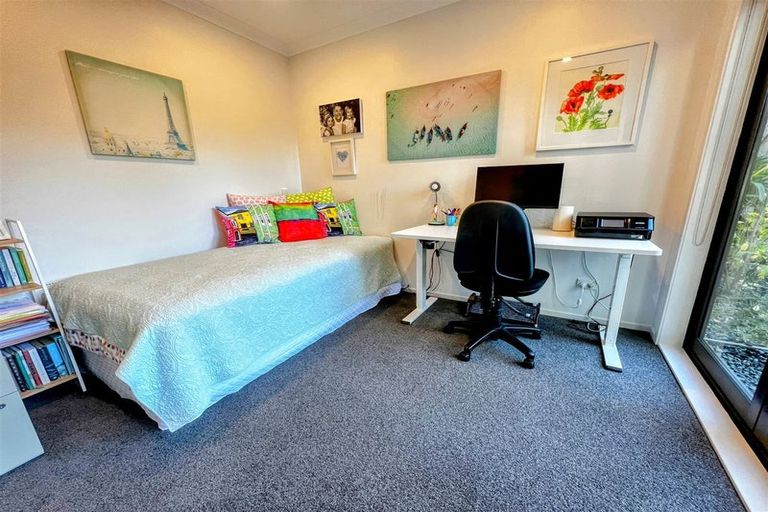 Photo of property in 8 The Track, Plimmerton, Porirua, 5026