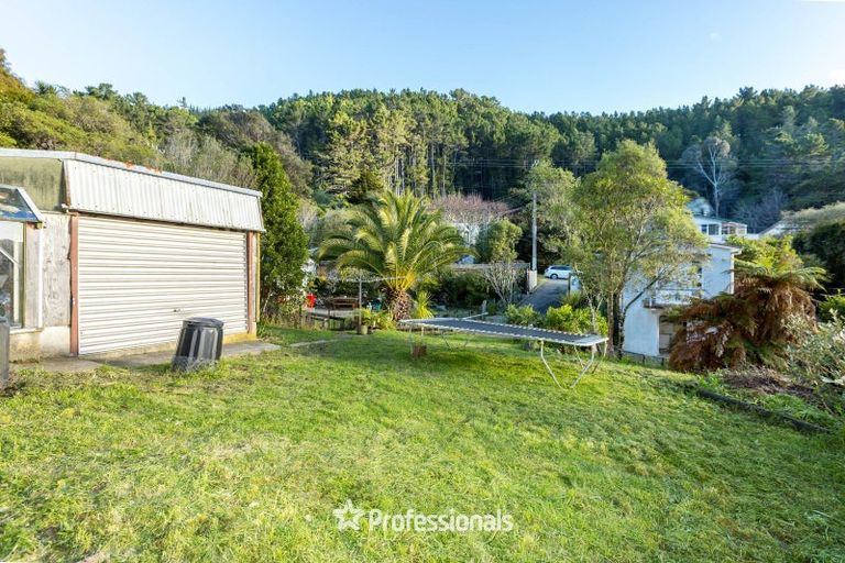 Photo of property in 49 Elmslie Road, Pinehaven, Upper Hutt, 5019