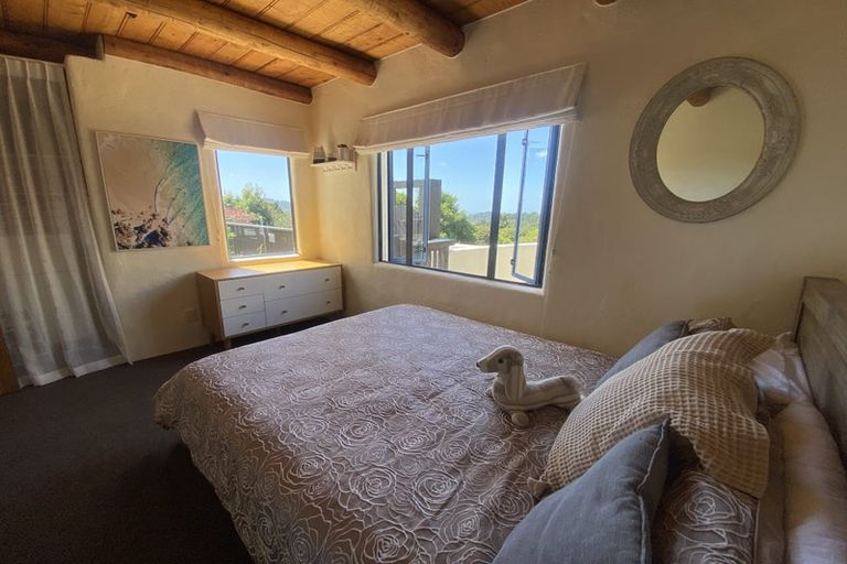 Photo of property in 9 Laingrange Place, Laingholm, Auckland, 0604