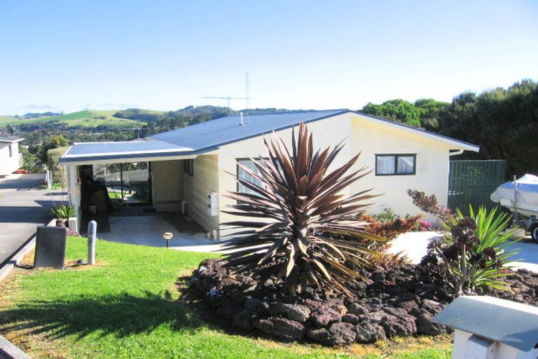 Photo of property in 16 Falls View Road, Haruru, 0204