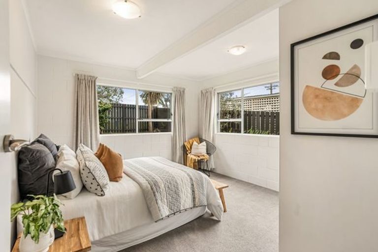 Photo of property in 56 Beach Haven Road, Beach Haven, Auckland, 0626