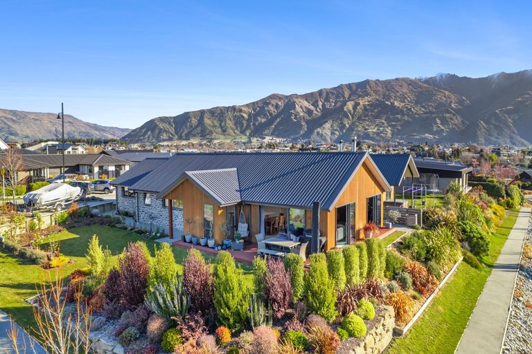 Photo of property in 23 Kereru Crescent, Wanaka, 9305