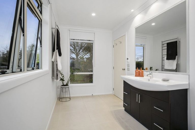 Photo of property in 21 Norfolk Drive, Cambridge, 3434