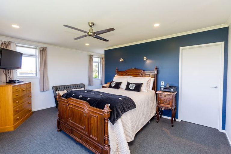 Photo of property in 10b Tupare Place, Highlands Park, New Plymouth, 4312