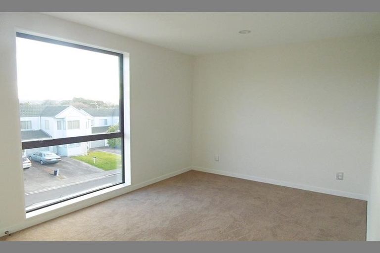 Photo of property in 30 Stephen Avenue, Henderson, Auckland, 0610