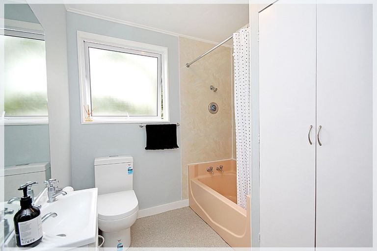 Photo of property in 6 Huia Street, Foxton Beach, Foxton, 4815