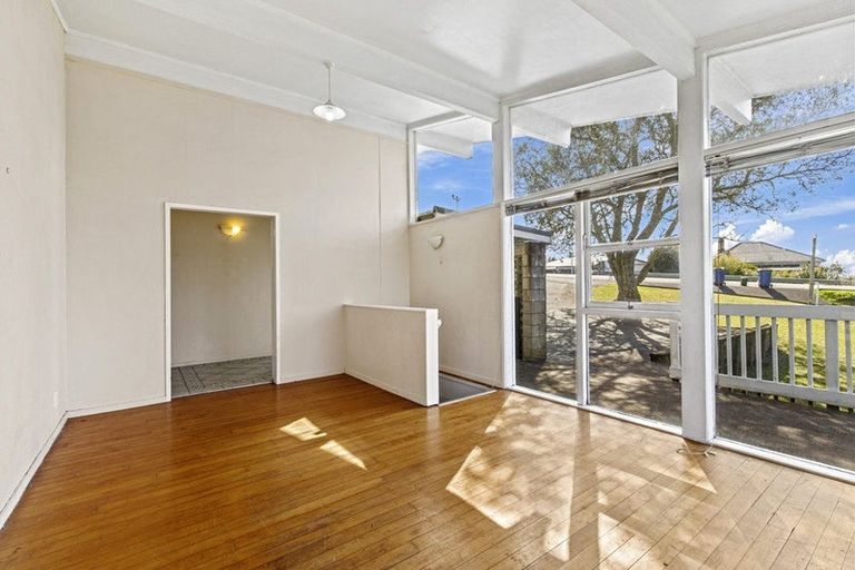 Photo of property in 1/302 Glenfield Road, Glenfield, Auckland, 0629