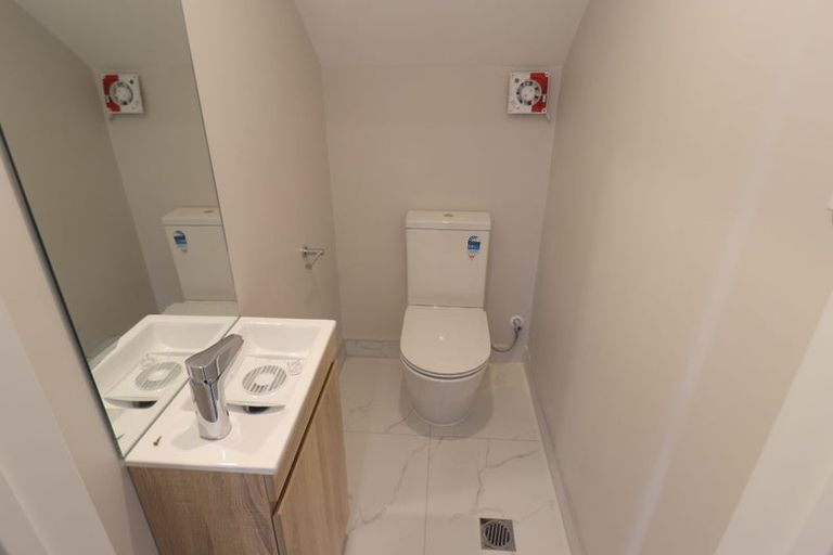 Photo of property in 2a Crystal Avenue, Te Atatu South, Auckland, 0602