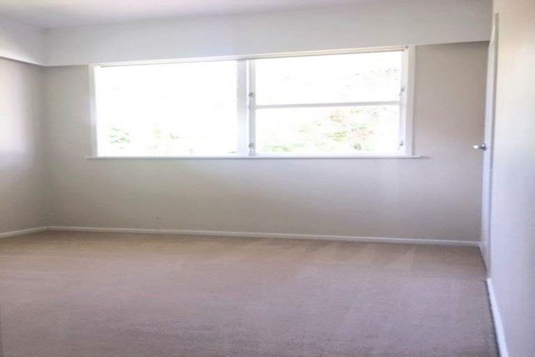 Photo of property in 4 Gill Avenue, Te Atatu Peninsula, Auckland, 0610
