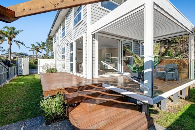 Photo of property in 63a Walton Street, Red Beach, 0932