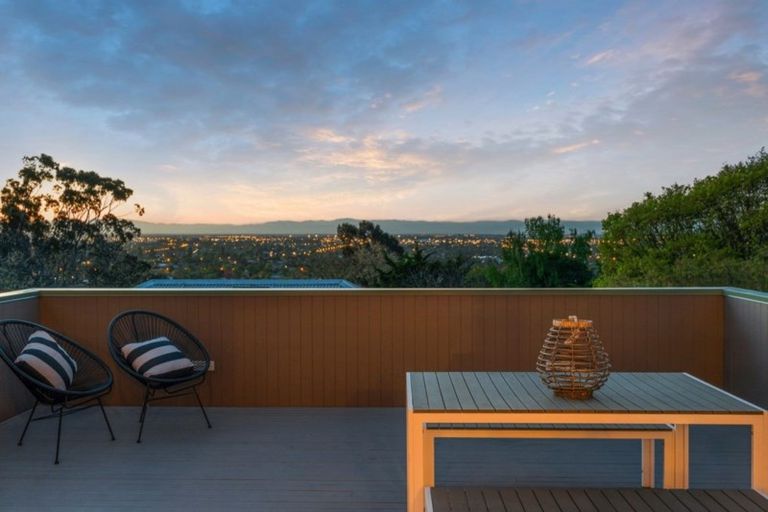 Photo of property in 50 Dyers Pass Road, Cashmere, Christchurch, 8022