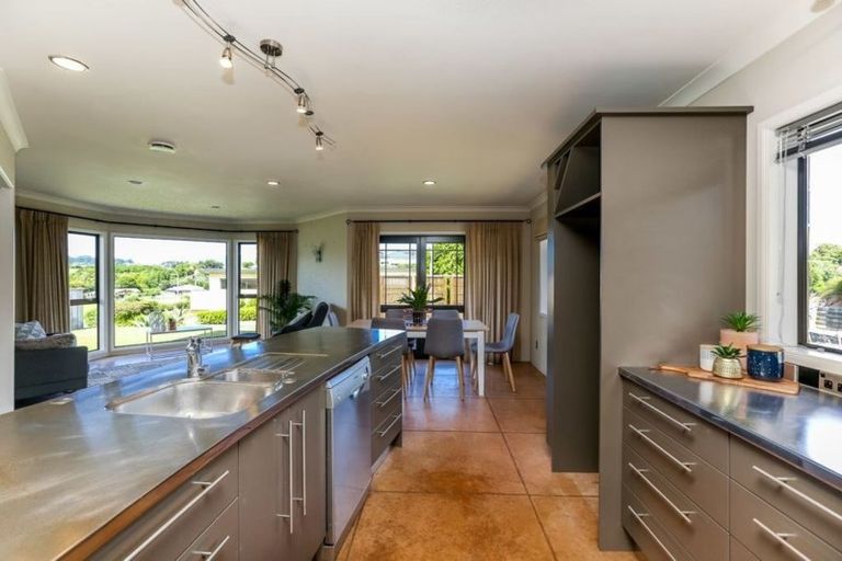 Photo of property in 3 Rotokare Crescent, Whalers Gate, New Plymouth, 4310