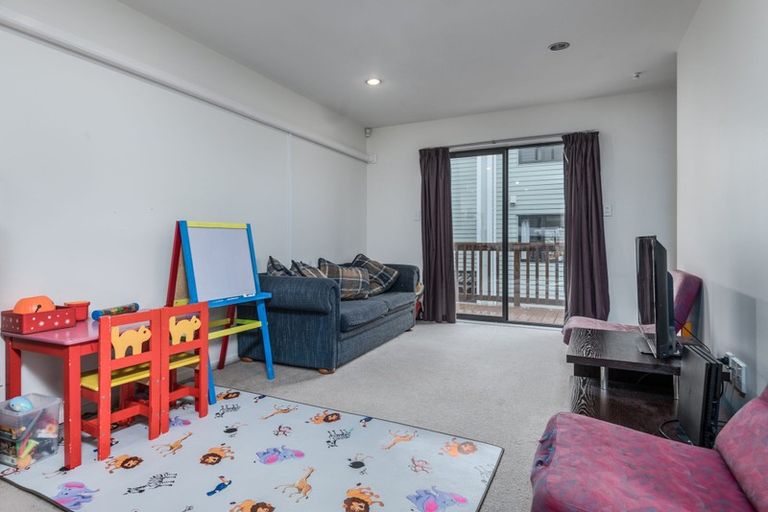 Photo of property in 11/11 Gordon Place, Newtown, Wellington, 6021