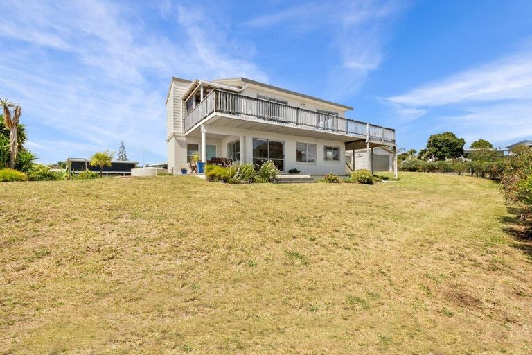 Photo of property in 14 Holiday Crescent, Mangawhai Heads, Mangawhai, 0505