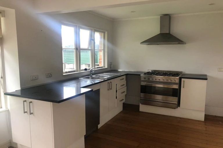 Photo of property in 34 Roberts Avenue, Bayswater, Auckland, 0622