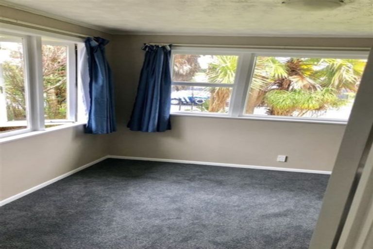 Photo of property in 3 Tamariki Avenue, Kelston, Auckland, 0602