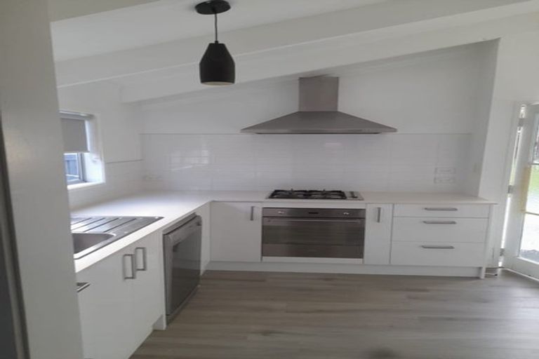Photo of property in 64 Marendellas Drive, Bucklands Beach, Auckland, 2014