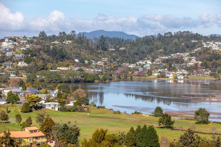 Photo of property in 10 Mason Rise, Tairua, 3508