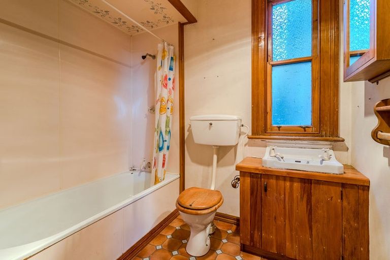 Photo of property in 11 Clifford Street, Dalmore, Dunedin, 9010