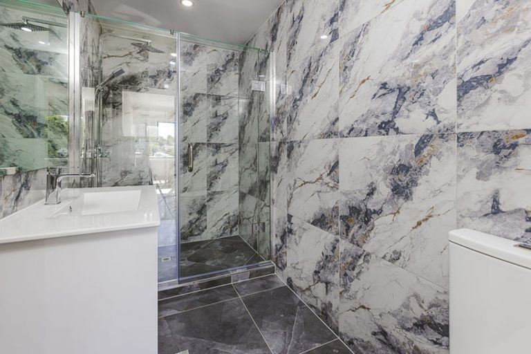 Photo of property in 4b Mirrabooka Avenue, Botany Downs, Auckland, 2010