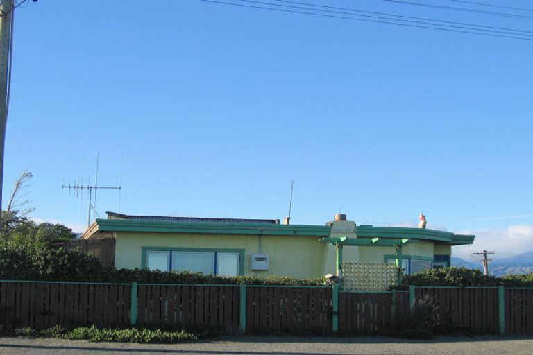 Photo of property in 70 Marine Parade, Otaki Beach, Otaki, 5512