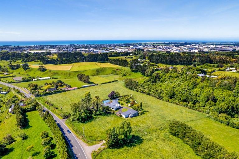 Photo of property in 203 Henwood Road, Westgate, 0814