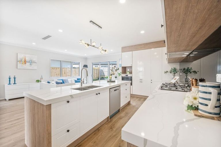 Photo of property in 60 Hikuawa Road, Flat Bush, Auckland, 2019