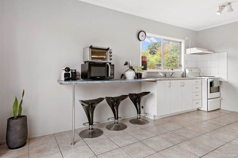 Photo of property in 11 Glenbury Place, Massey, Auckland, 0614